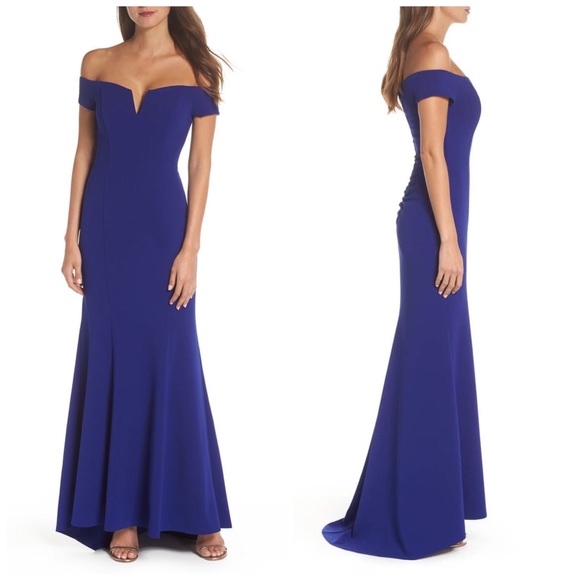 Shimmering Elegance: Portia and Scarlett's Off-Shoulder Trumpet Gown